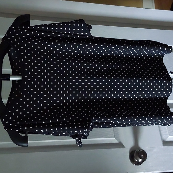 NWT DKNY Cold Shoulder Black Dot short sleeve top. - Picture 2 of 4